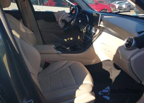 2017 Mercedes-Benz Glc 300 z USA, uszkodzony, nr VIN WDC0G4JB2HV010945